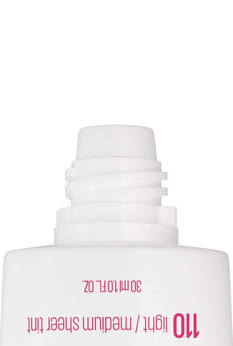 Maybelline Dream Fresh Skin Hydrating BB cream, 8-in-1 Skin Perfecting Beauty Balm with Broad Spectrum SPF 30, Sheer Tint Coverage, Oil-Free, Light/Medium, 1 Fl Oz