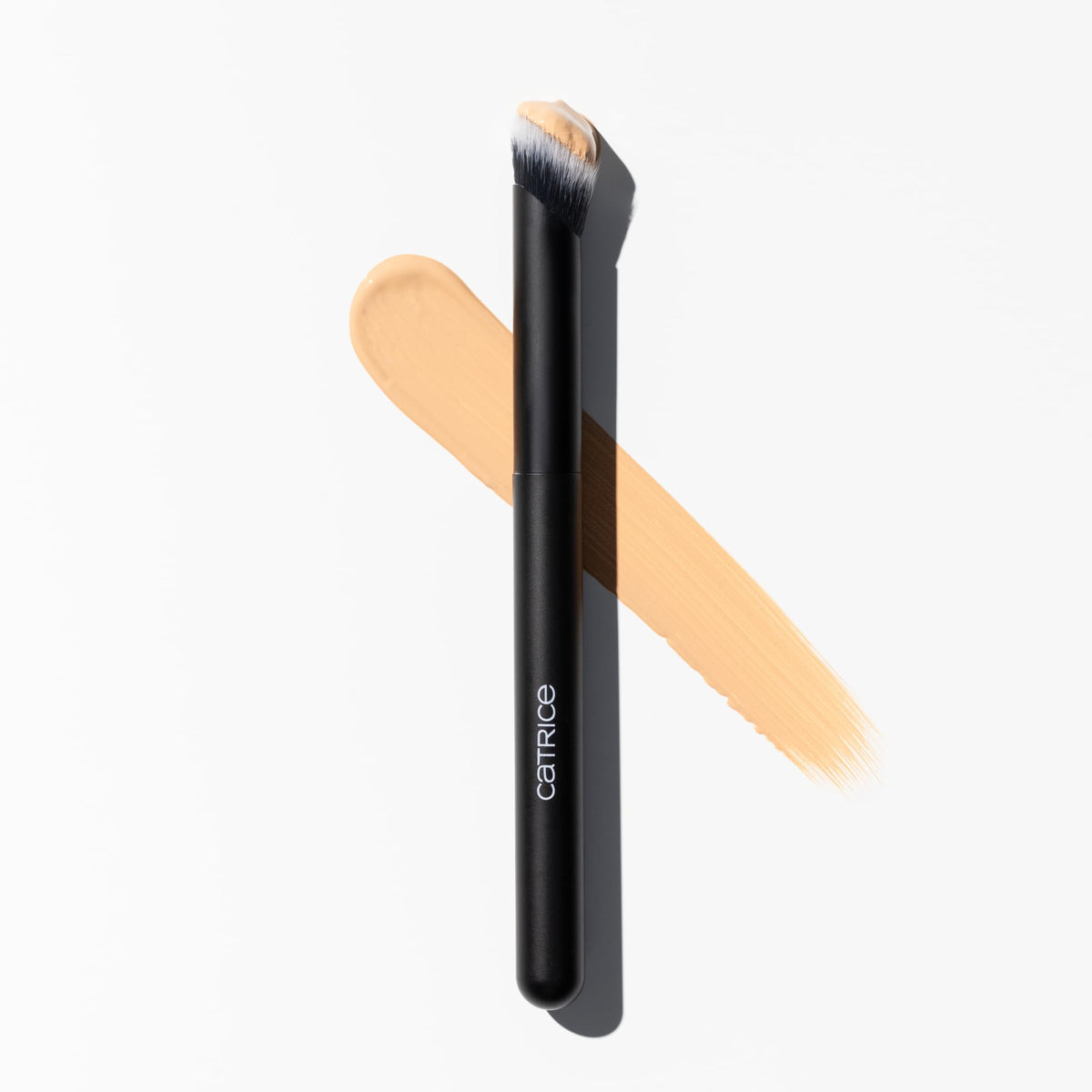 Catrice Under Eye Concealer Brush – Angled for Cream, Liquid & Powder